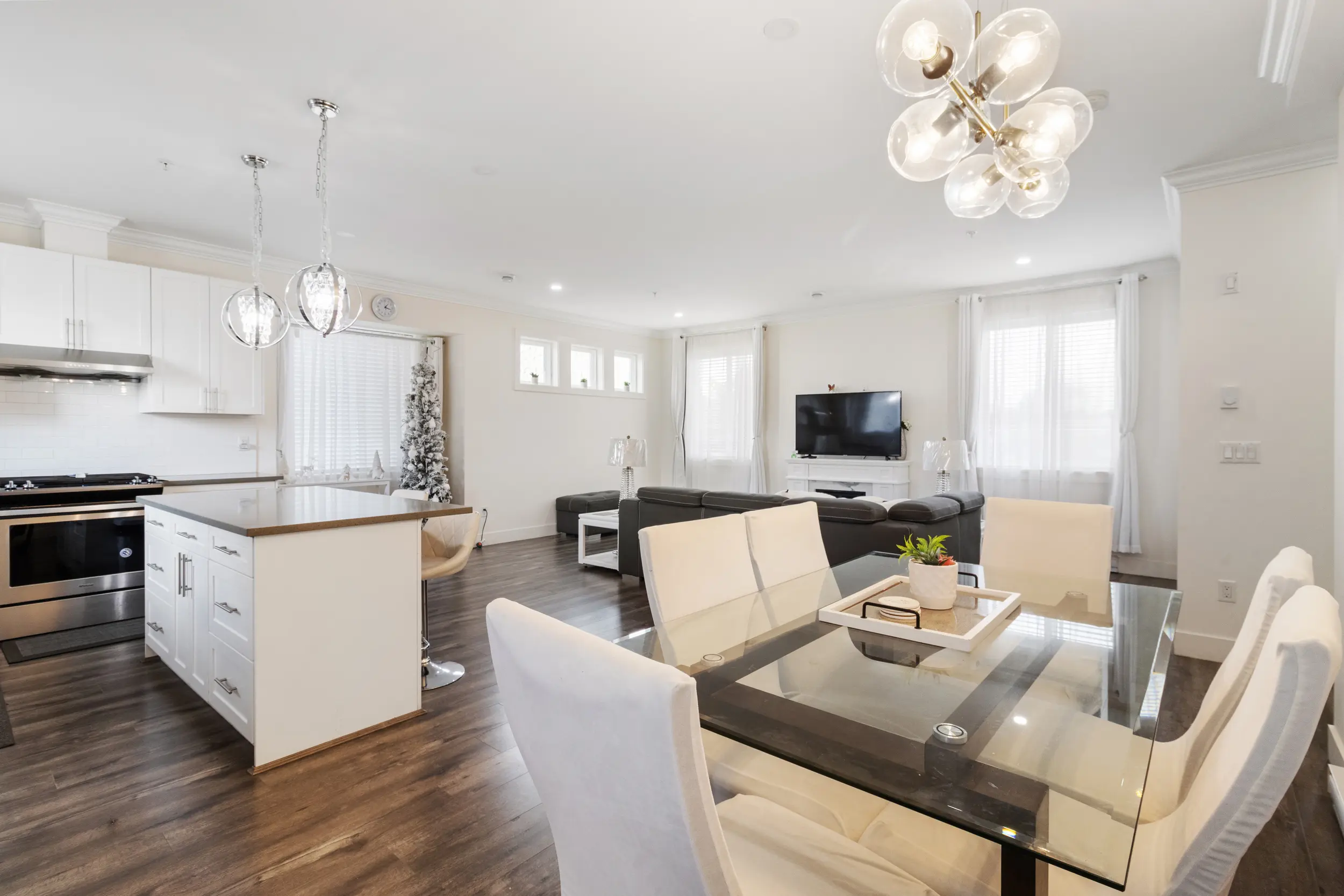 1 46387 MARGARET AVENUE (16) Spacious living area at 1 46387 Margaret Avenue in Chilliwack