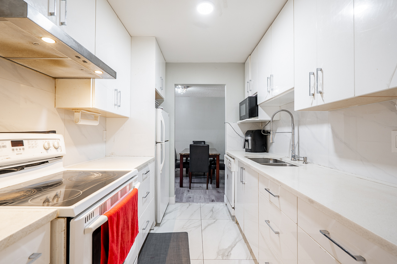 Unit 104 13915 72 Avenue Surrey-18 Bright kitchen at 104 13915 72 Avenue, Surrey with ample cabinetry and functional layout.