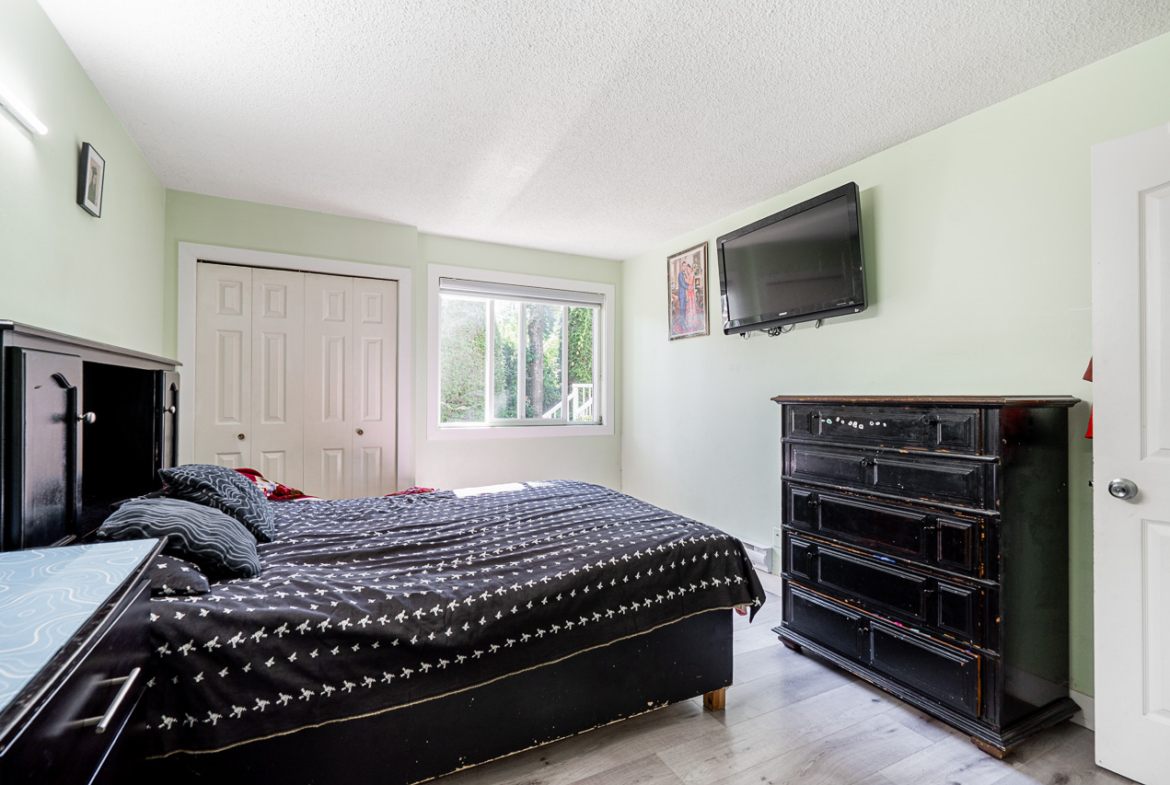 Spacious primary bedroom at 104 13915 72 Avenue featuring natural light and neutral tones.
