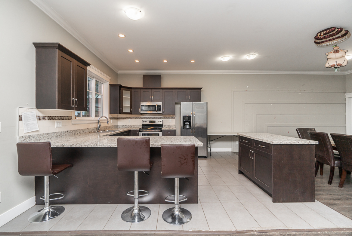 Contemporary townhouse kitchen at 30 6383 140 STREET