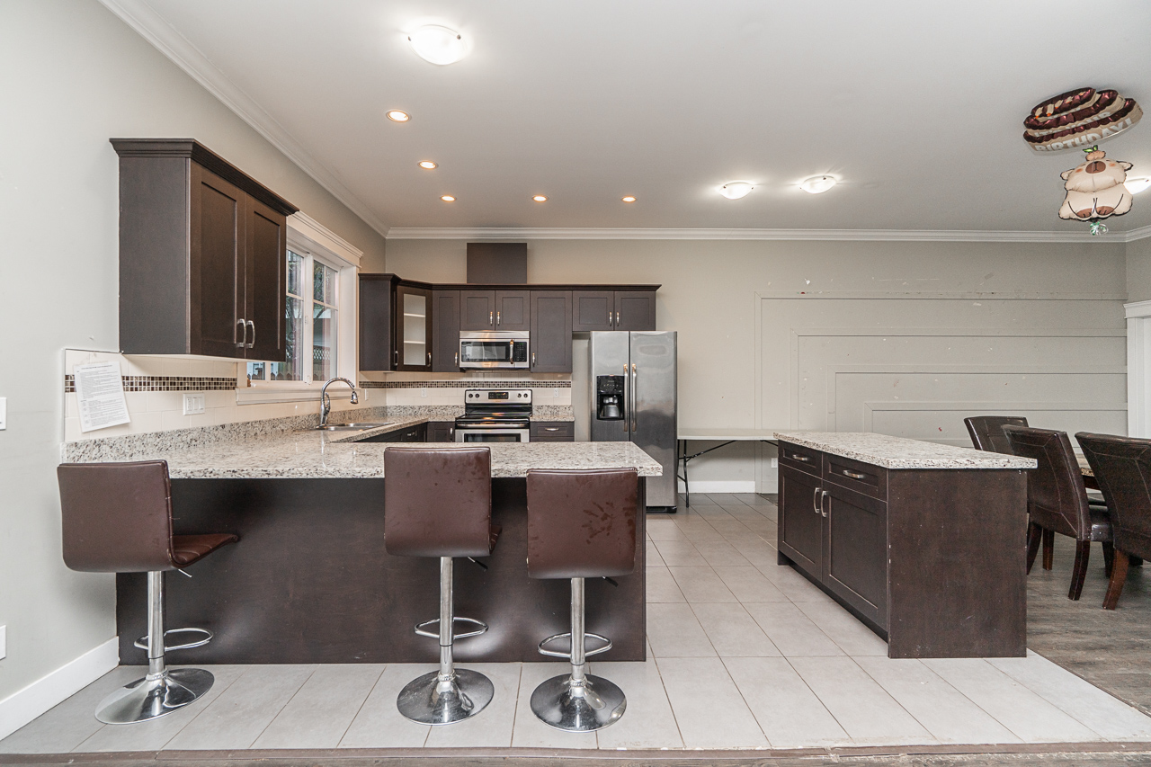 Unit 30 6383 140 Street Surrey (42) Contemporary townhouse kitchen at 30 6383 140 STREET