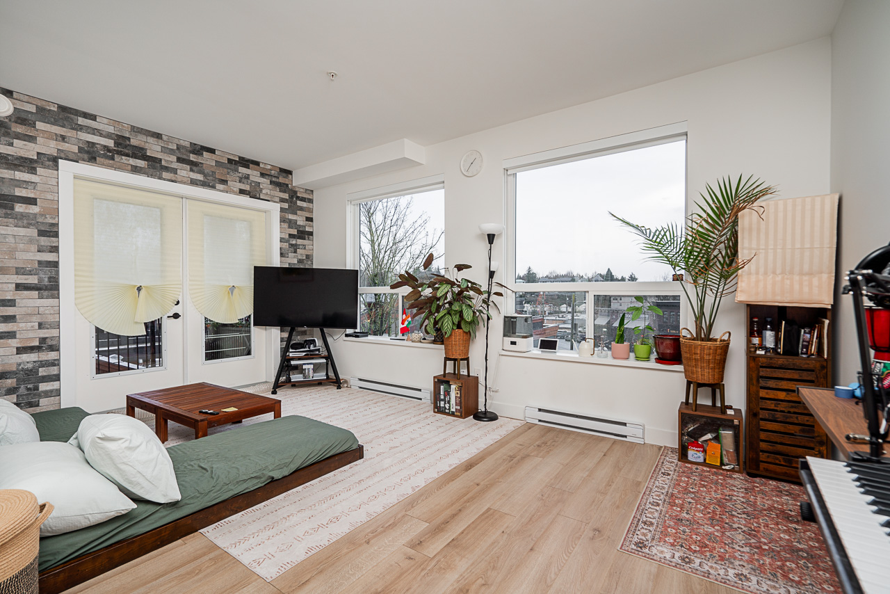 Unit 301 2493 Montrose Avenue Abbotsford-12 – Copy Modern living area connected to dining and kitchen space