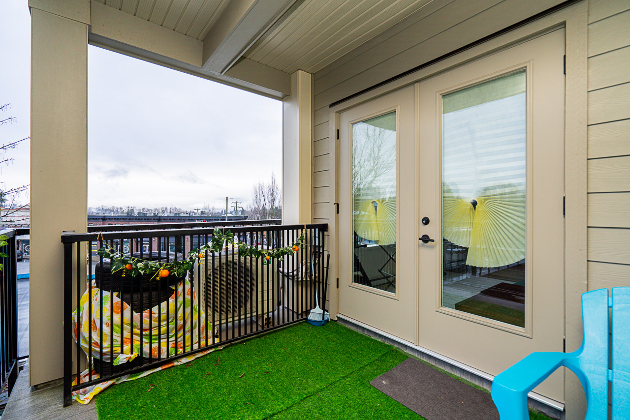 Unit 301 2493 Montrose Avenue Abbotsford-30 Large private deck overlooking downtown Abbotsford