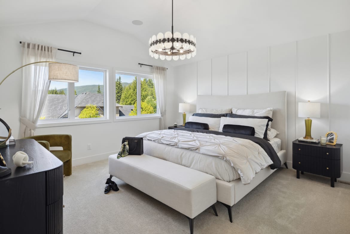 Timber’s Edge primary bedroom with mountain views